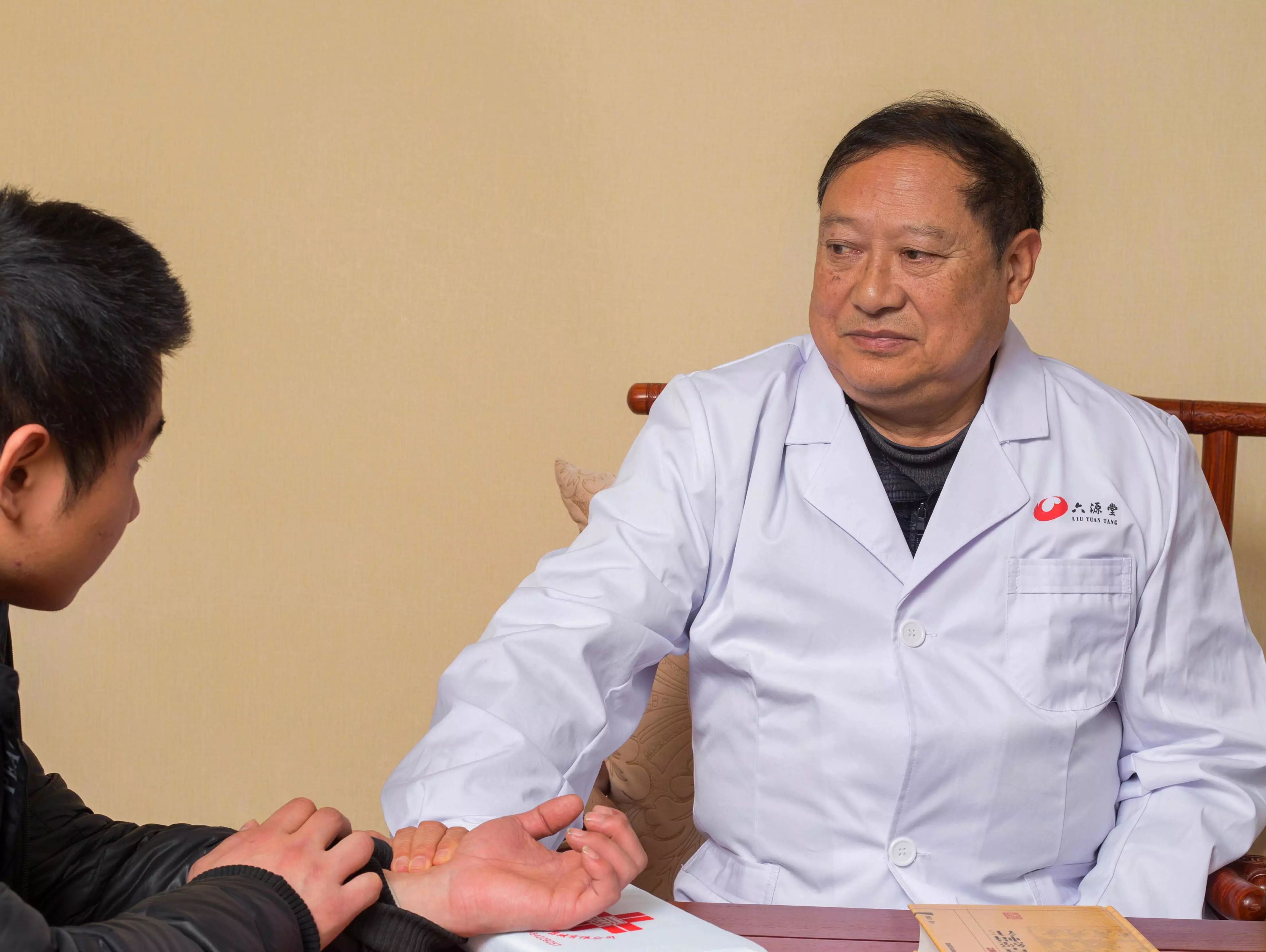 主任医师,湖北省知名中医,师从全国著名伤寒学家李培生教授,为湖北省