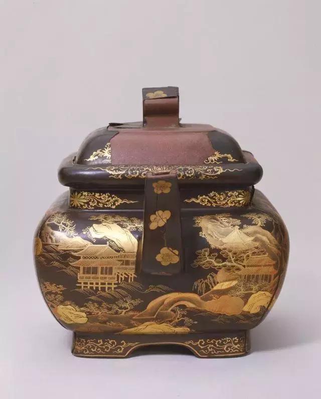 宜兴窑紫砂黑漆描金彩绘方壶,清雍正,高11.