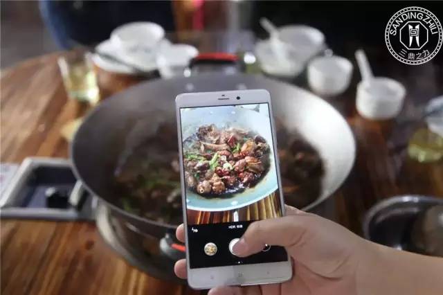 开吃!手机先吃!深深认同不拍照这顿饭就是白吃了?