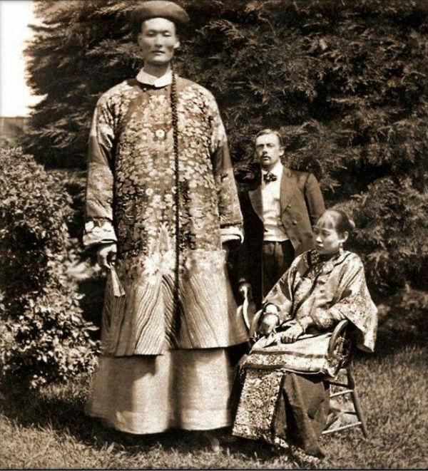 富商有歌伎伴唱的饭局 北京 1901 詹五九,1840年左右出生于清朝安徽