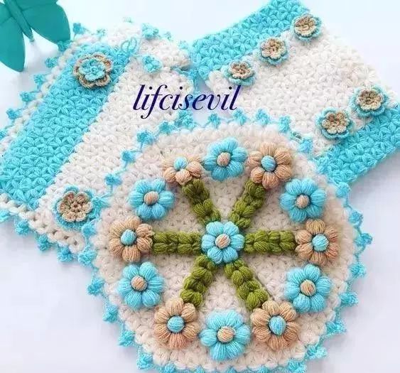 在钩织泡芙花花样时,不同的形状起针方法也不同,环形起针法可以参照