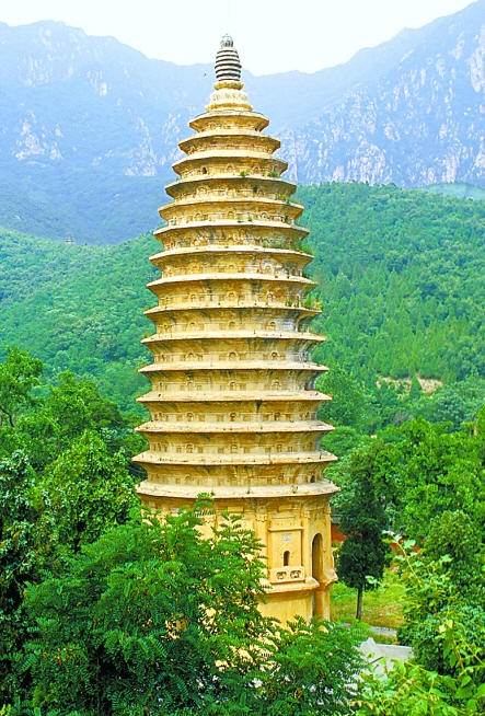 嵩岳寺塔建于北魏正光四年(523)的河南登封嵩岳寺塔,是中国现存最早的