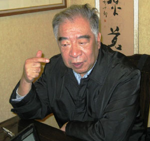 施老先生幼子施小墨也已年逾古稀,但讲起父亲的组药仍神采奕奕