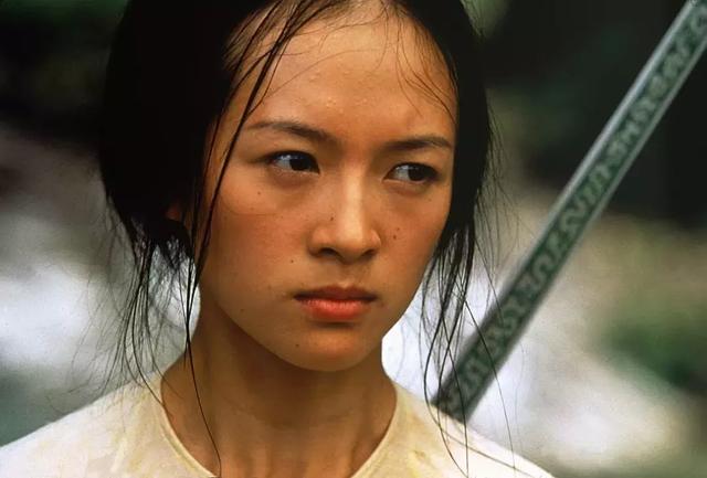 "我乃是潇洒人间一剑仙,青冥宝剑胜龙泉,任凭李俞江南鹤,都要