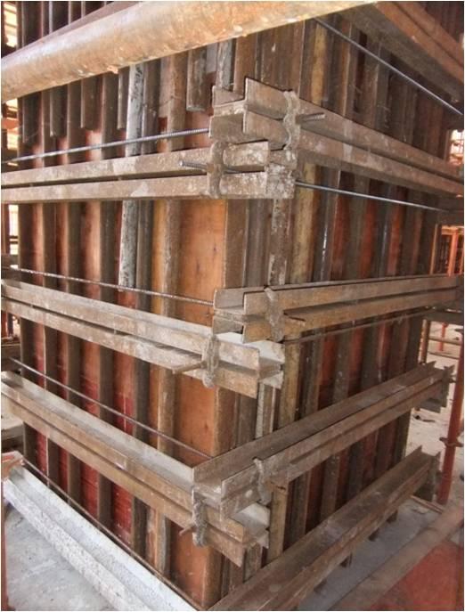 定位筋; (2)柱模底部(与下层楼板面交界处)必须加压角砂浆; (3)柱加固