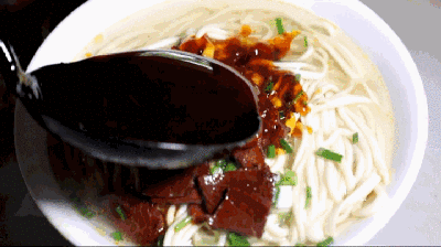 凛冬清晨去吃一碗热腾腾的牛肉面