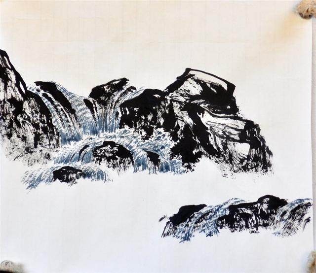 曾刚教师画云一般选用干画和湿画两种画法.