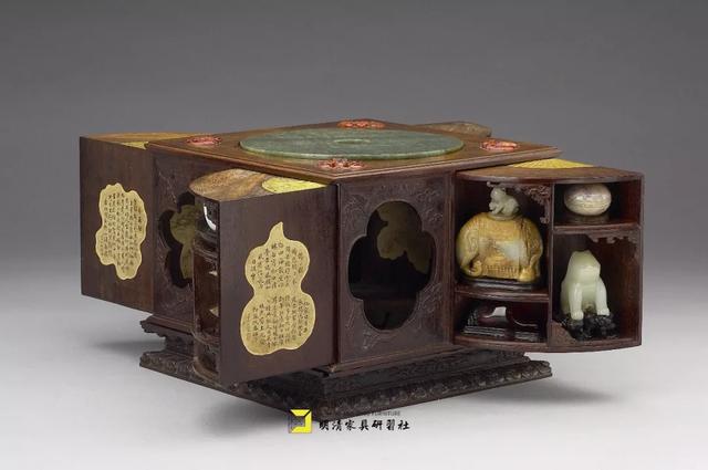 清乾隆 雕紫檀百宝箱 台北故宫博物院藏