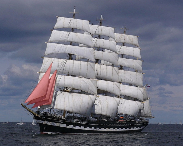 而卡拉克帆船可谓是大航海时代欧洲设计出的最出色船型之一.