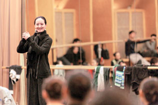 13亿人口,300多人舞芭蕾 中央芭蕾舞团团长冯英谈中国
