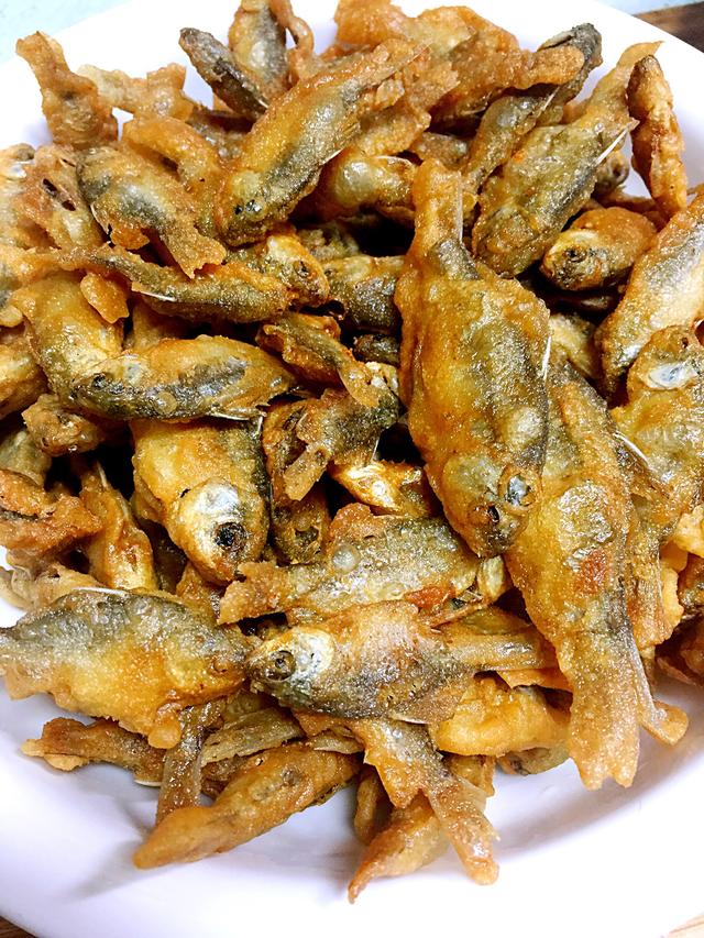 酥炸野生小鲫鱼
