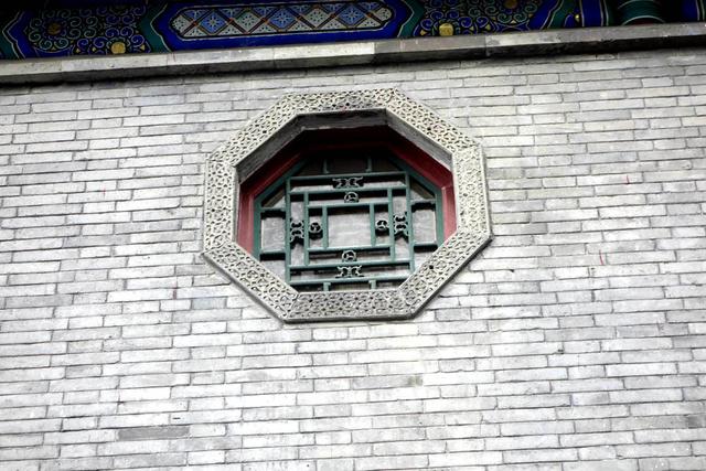 北京影像志恭王府后罩楼窗户的同与不同