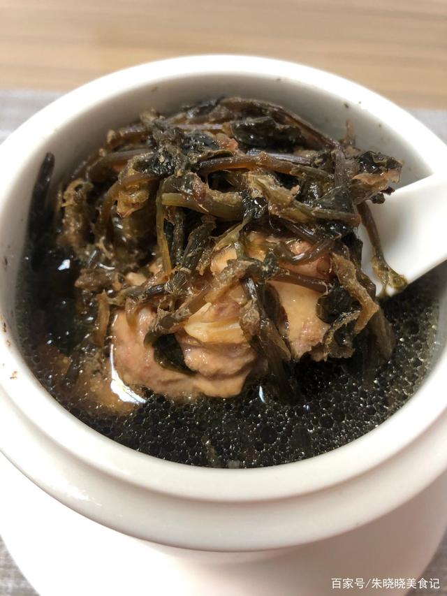 金线莲排骨汤金线莲排骨汤入口美味,添加了金线莲,反而觉得汤更美味!