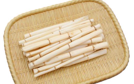 宜进食养阴生津食物如白茅根,西瓜,凉瓜,西红柿,绿豆