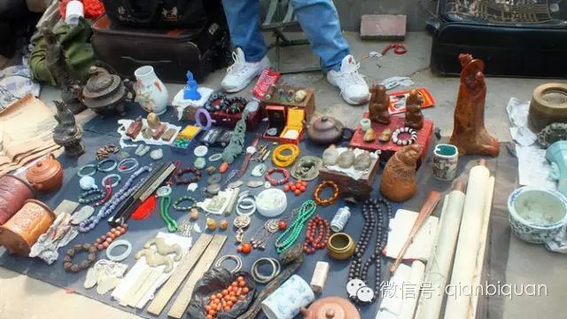 藏宝楼是华东地区较大的古玩旧工艺品市场,也是上海人气最足的古玩