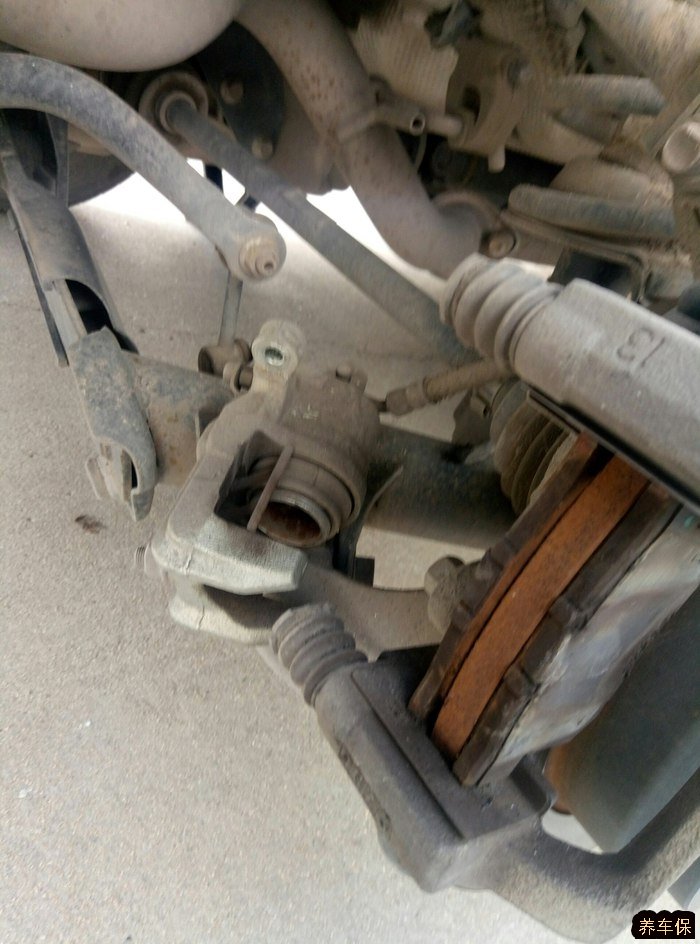 哈弗h6更换后刹车片详细教程分享