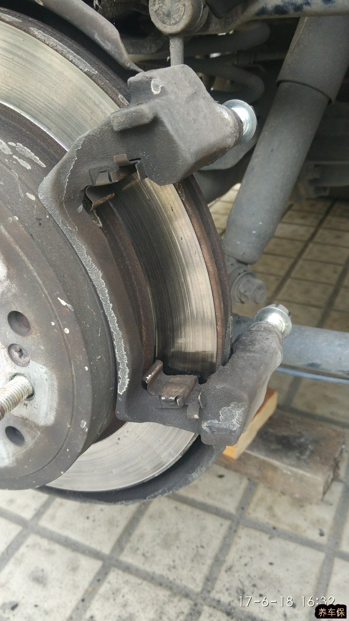 陆风x8更换刹车片diy详细教程分享