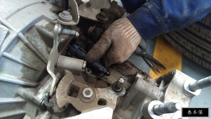 汉腾x7更换离合器分泵作业分享