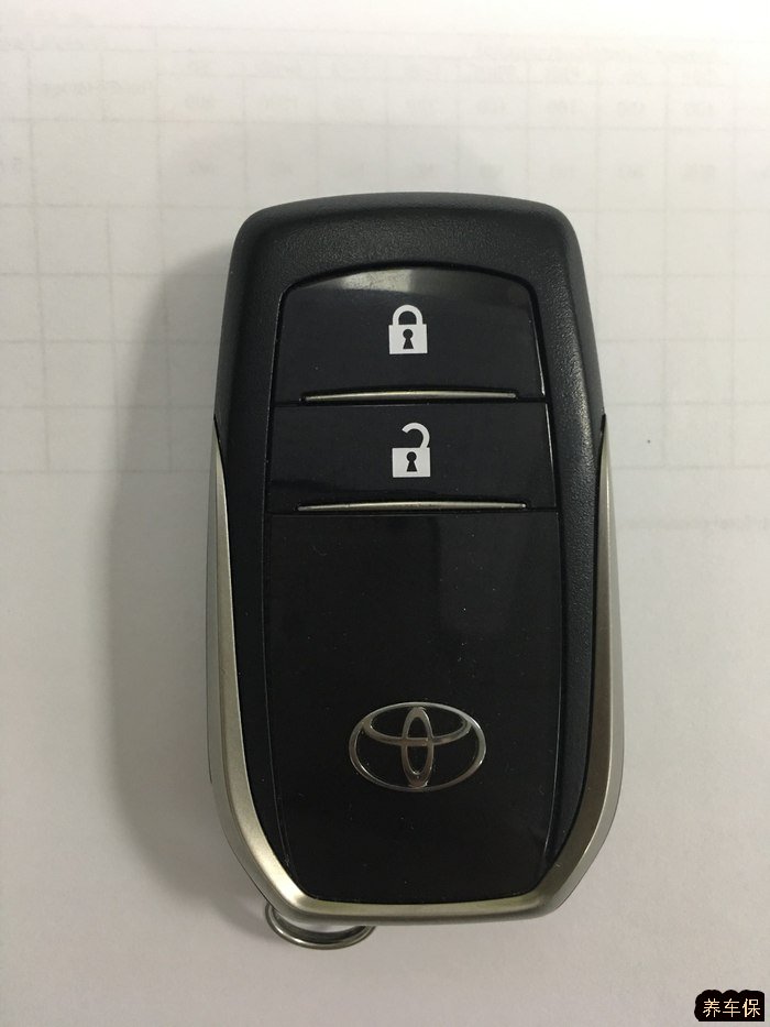 rav4荣放遥控钥匙拆卸及更换电池教程