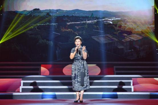 歌声不断,来自深圳的青年歌手,国家二级演员,赵航,曾为安徽省宿州