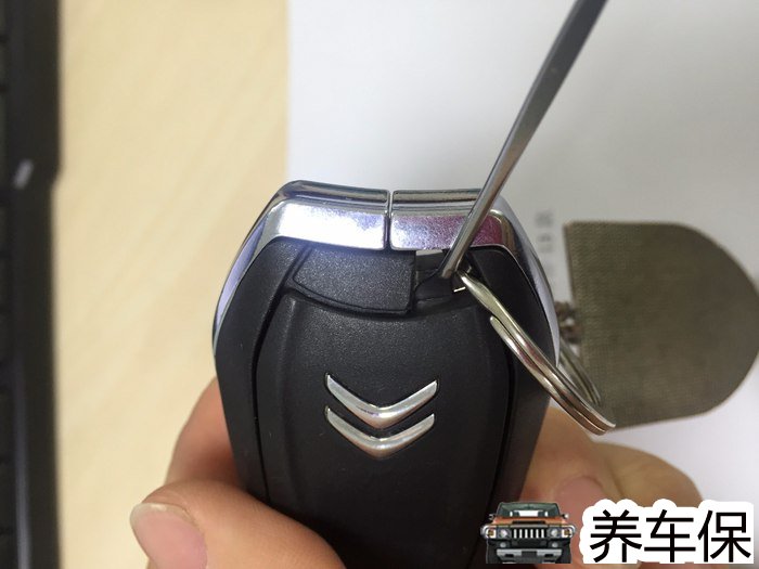 雪铁龙c4l更换遥控钥匙电池及拆卸方法