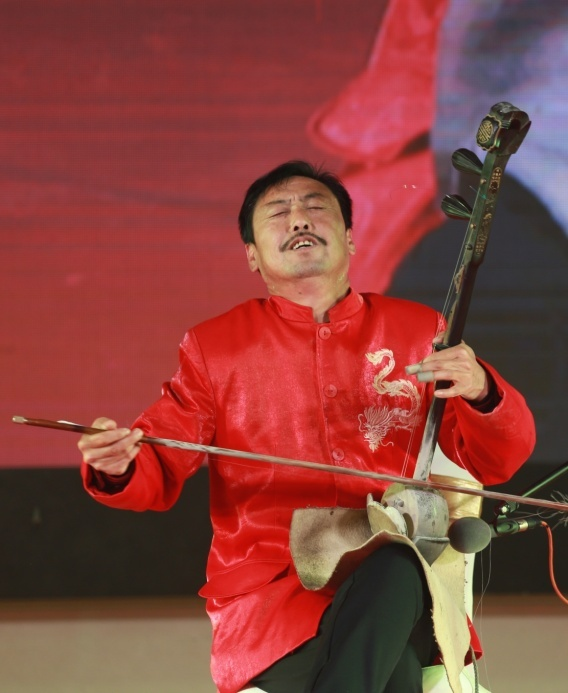 小胡子板胡 郭连鹏 唢呐演奏 龙腾飞来自宁夏中卫的 "塞上笛王"潘永福