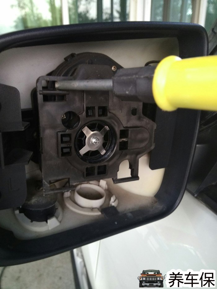 比亚迪s6更换左右转向灯教程