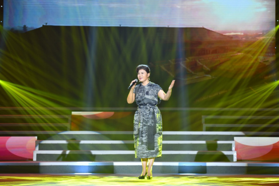 赵航从安徽到深圳,从剧团演员到企业行政管理,一路走来始终坚守着自己