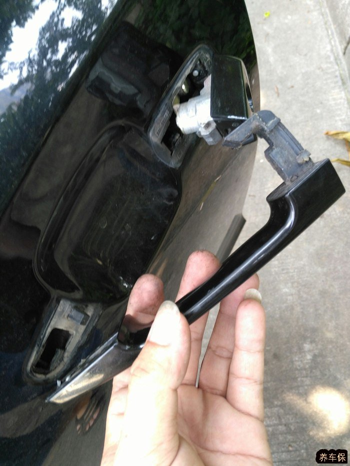 奇瑞e3车门板拆卸及更换门把手