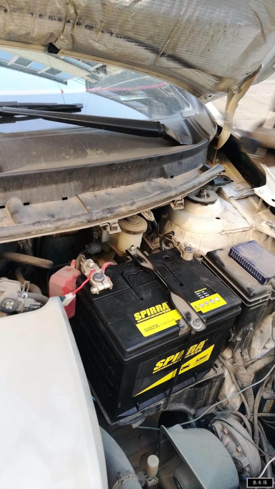 三年威驰更换电瓶作业