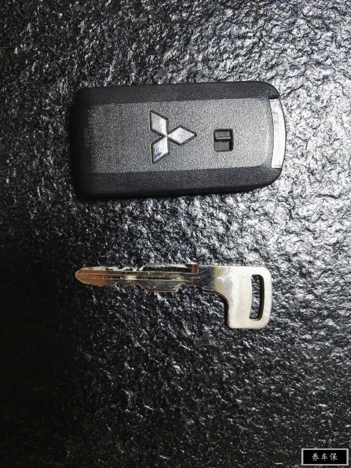 三菱劲炫自己动手更换钥匙电池