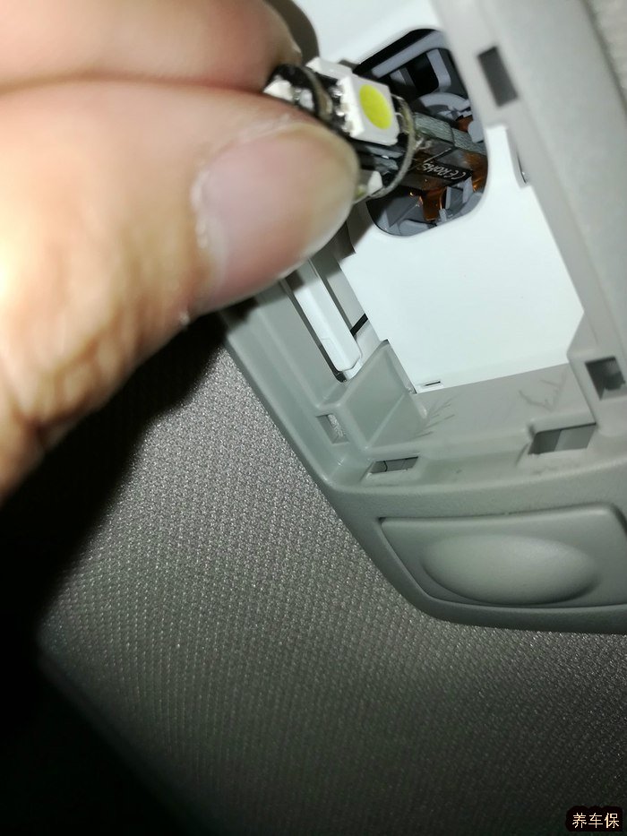 天籁自己动手更换车内全部led灯炮教程