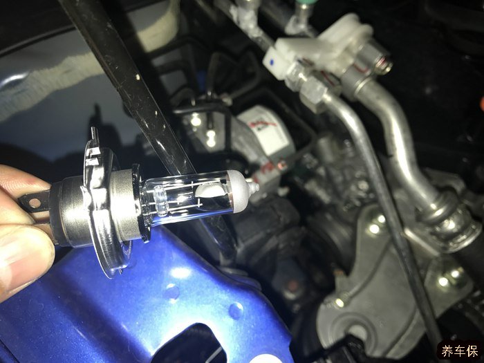 飞度更换远光及近光灯泡教程