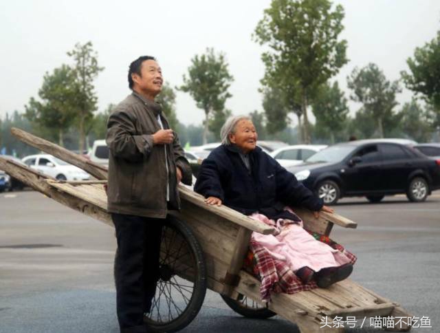 11张催人泪下的照片每一张都是人生的平凡与感动网友都看哭了