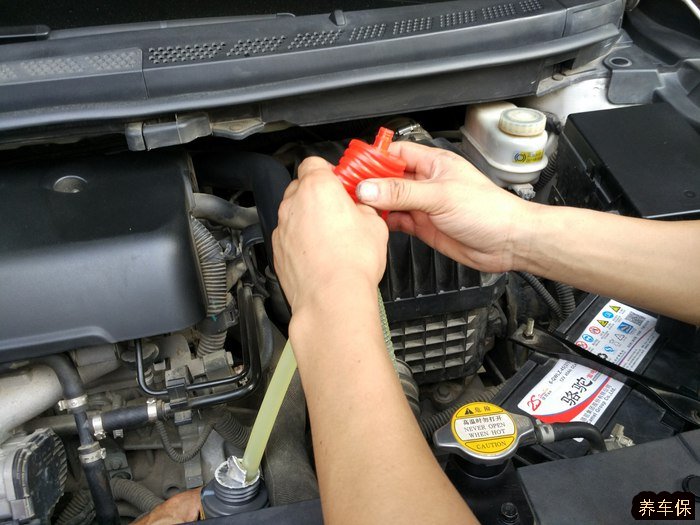 手压加油比较慢也累人感觉买油送的手动加油器不好用,就换成自己换