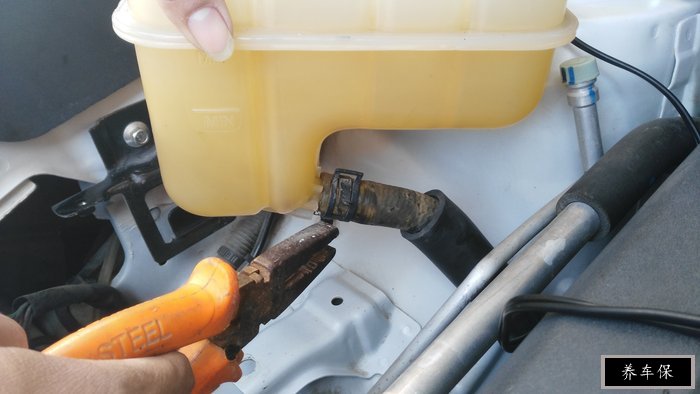 长安cs75自己动手更换冷却液步骤