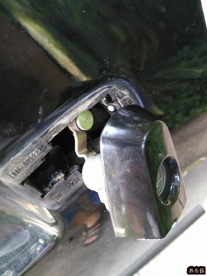 奇瑞e3车门板拆卸及更换门把手