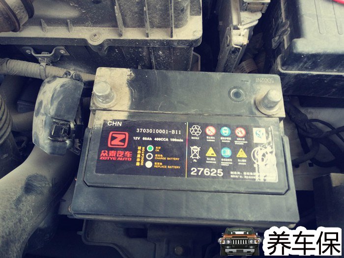 众泰t600更换电瓶教程