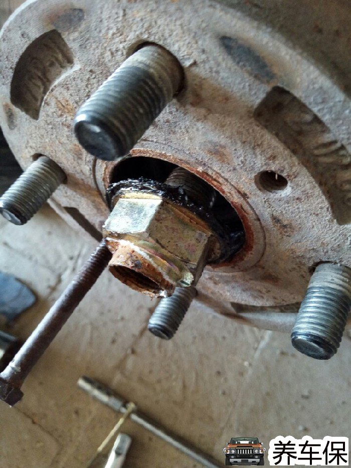 五菱之光更换前轮轴承教程