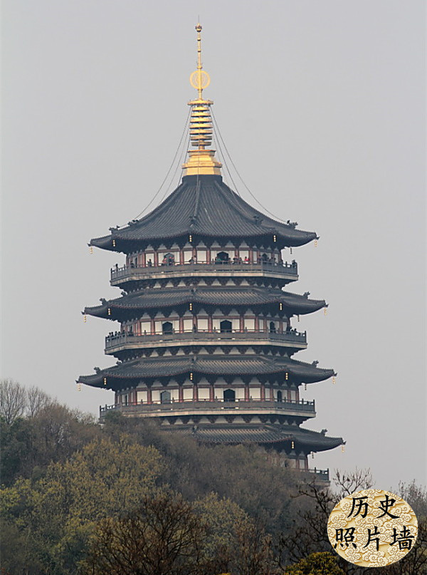 老照片再现雷峰塔倒塌前的真实样子塔身被百姓掏空摇摇欲坠