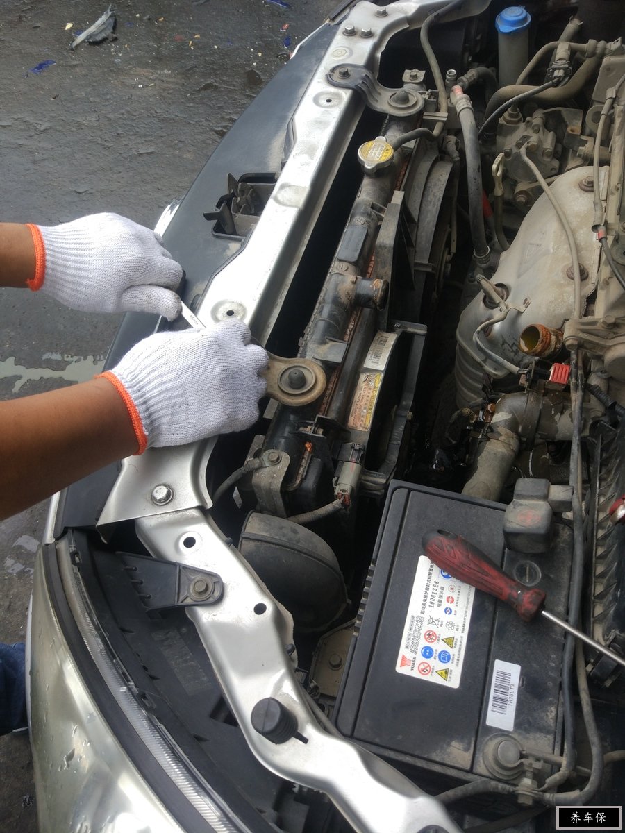 瑞风m2维修之更换水箱作业