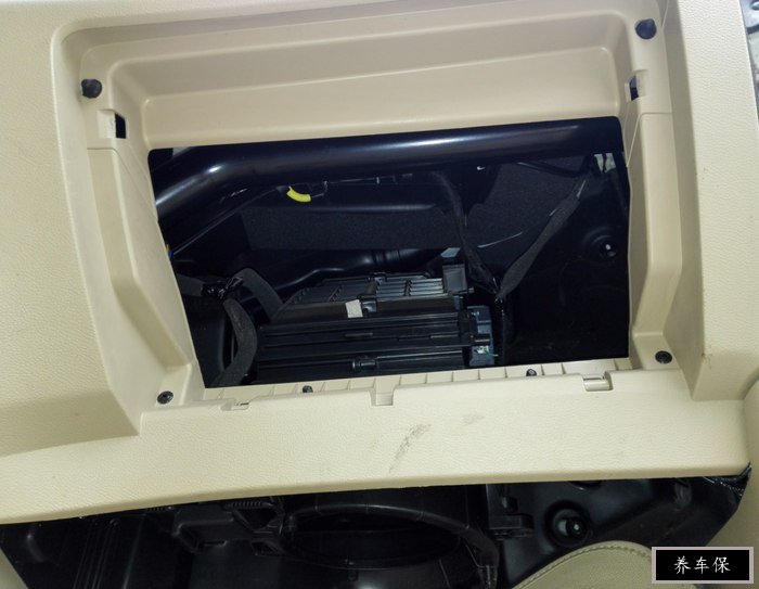 宝骏730自己保养之更换空调滤芯