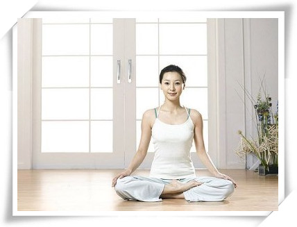 长假结束开始忙碌 盘腿打坐法宁心静气