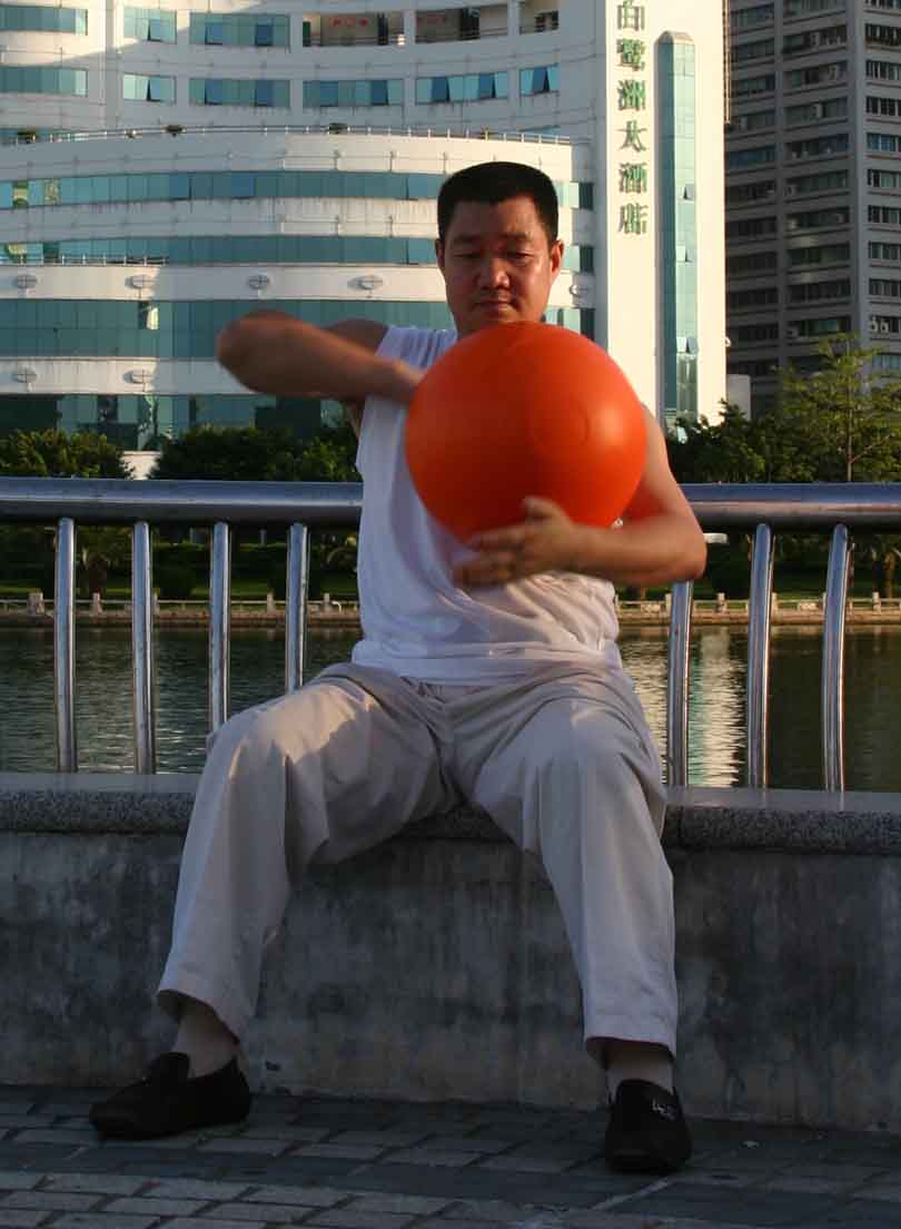 陈映池老师示范悠然太极球