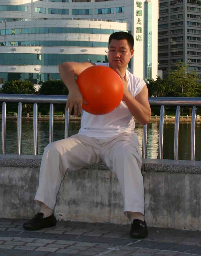 陈映池老师示范悠然太极球