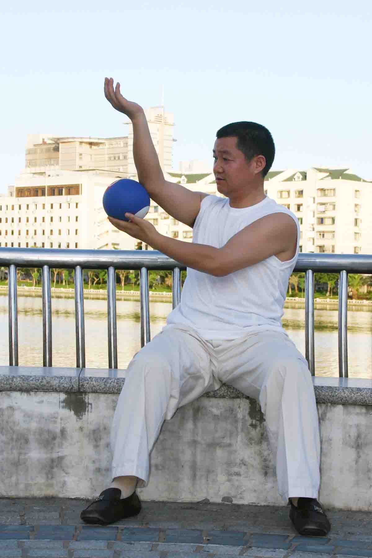 陈映池老师示范悠然太极球