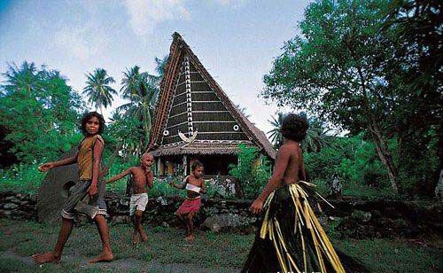 而在雅浦岛外沿, 尚有一百三十四个大小岛屿及珊瑚岛.