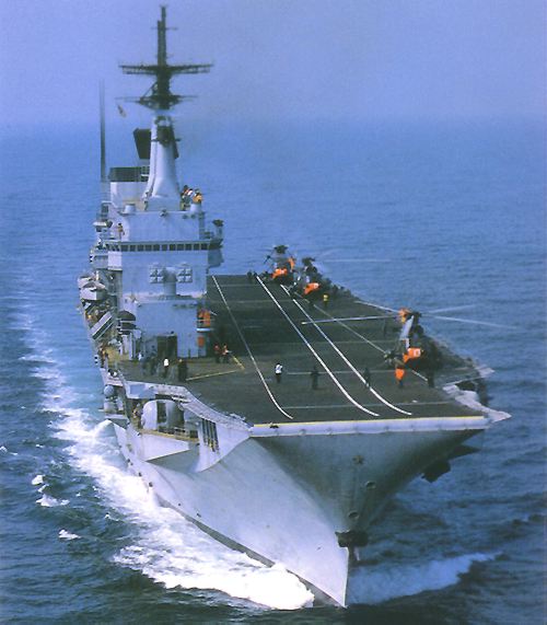 伏尔加号航空母舰图片