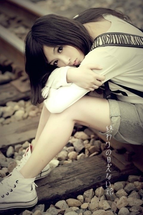 注释:非主流印象派. 你看很多摄影师都喜欢把人物摆在对角线上吧.