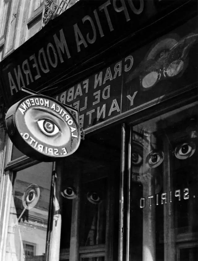 贝伦妮斯·阿博特:纽约,1932年22.安德列亚斯·古尔斯基:莱茵河